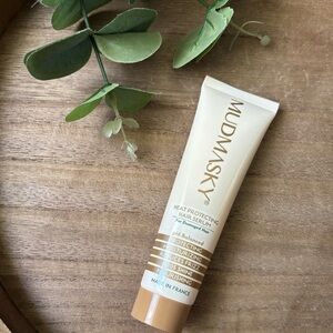 Mudmasky Heat Protecting Hair Serum Provides Sun & Heat Styling tools protection